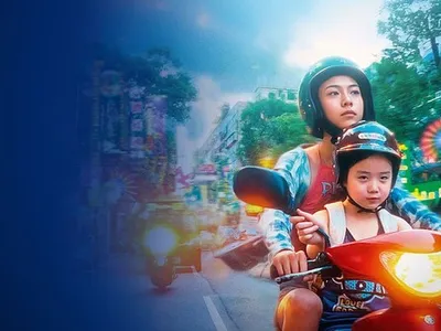 Fot. Materiały prasowe. Kadr z filmu Left-Handed Girl. To była ręka… diabła!